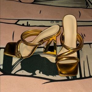 Dynamic Gold Heels🏆